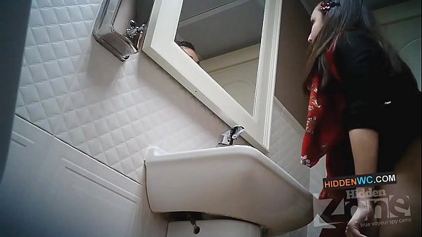 Filmagens ocultas da câmara na casa de banho feminina (1)